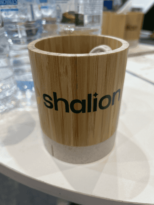Chargeable pencil cup