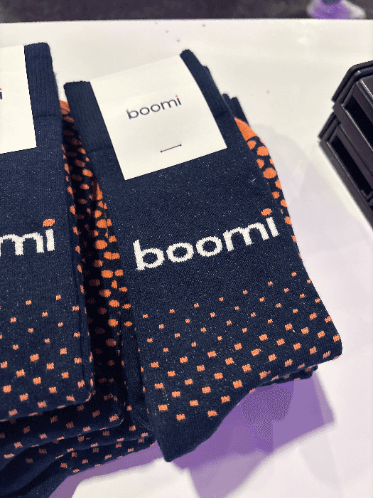 Boomi orange dot socks