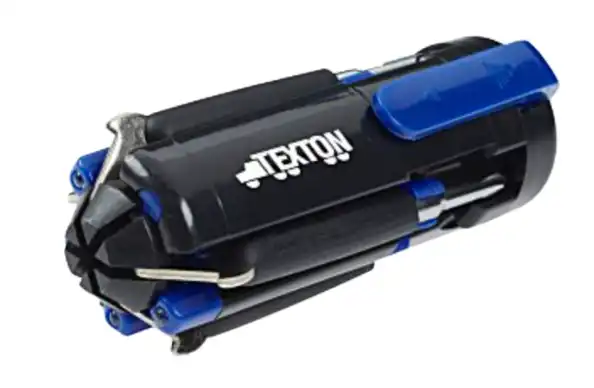 Multi-tool flashlight